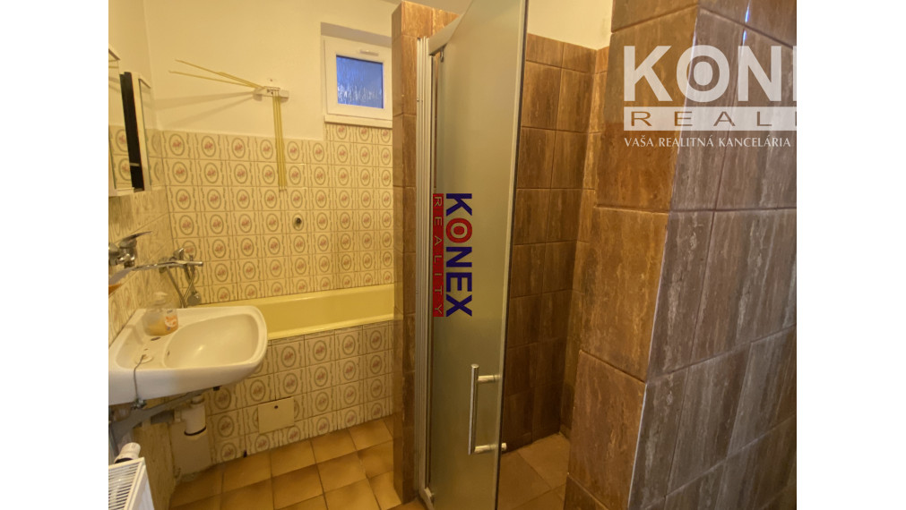 NOVÁ PONUKA – Poschodový rodinný dom v obci Choňkovce