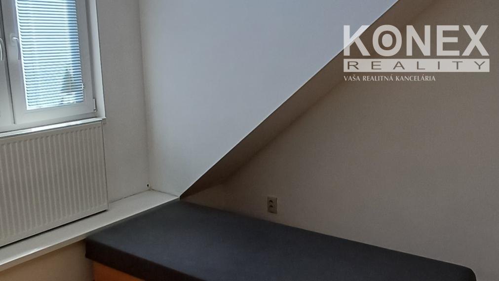 ID-4285 PRENÁJOM – PRIESTRANNÝ PODKROVNÝ MEZONET V CENTRE MICHALOVIEC