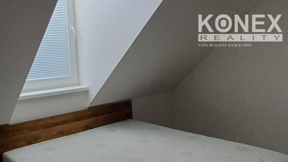 ID-4285 PRENÁJOM – PRIESTRANNÝ PODKROVNÝ MEZONET V CENTRE MICHALOVIEC