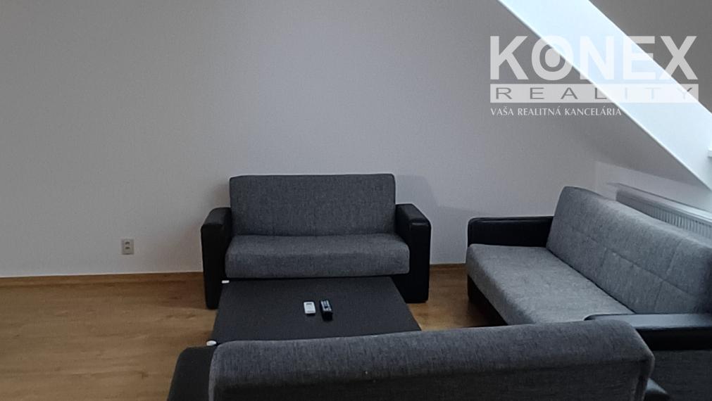 ID-4285 PRENÁJOM – PRIESTRANNÝ PODKROVNÝ MEZONET V CENTRE MICHALOVIEC