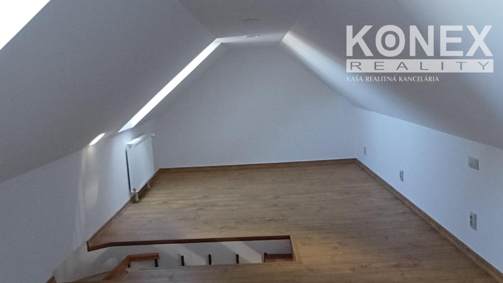 ID-4285 PRENÁJOM – PRIESTRANNÝ PODKROVNÝ MEZONET V CENTRE MICHALOVIEC