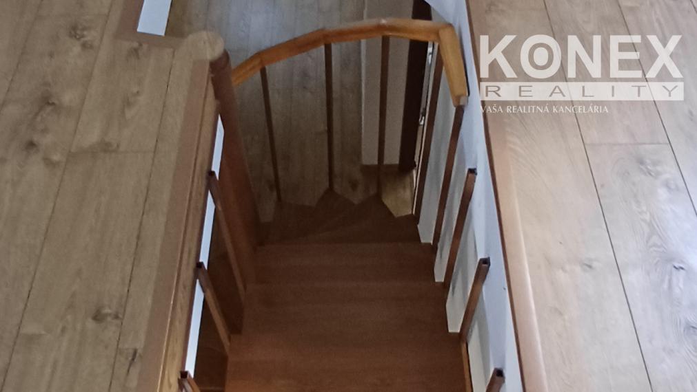ID-4285 PRENÁJOM – PRIESTRANNÝ PODKROVNÝ MEZONET V CENTRE MICHALOVIEC