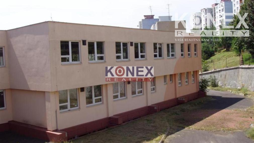 NA PREDAJ! Výrobno-admnistratívna budova na Nemocničnej ul. v Kráľ.Chlmci