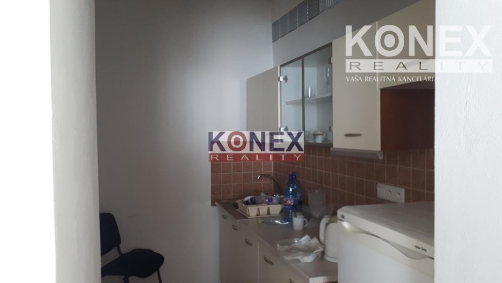 NA PREDAJ! Výrobno-admnistratívna budova na Nemocničnej ul. v Kráľ.Chlmci