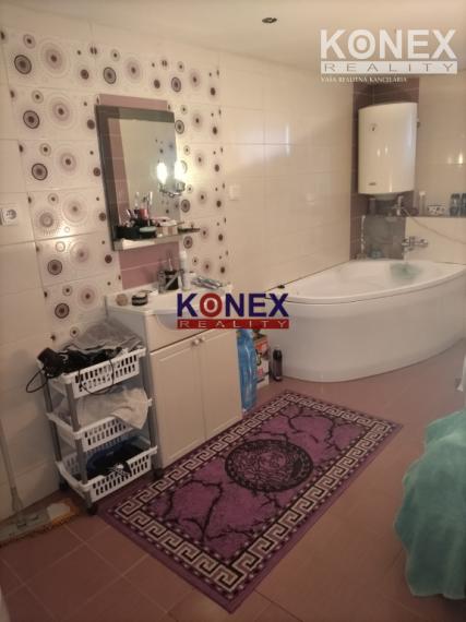 NA PREDAJ! Dva rodinné domy na pozemku v obci Lastovce