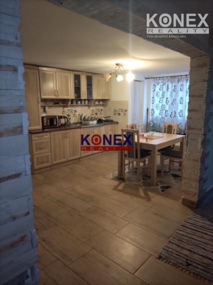 NA PREDAJ! Dva rodinné domy na pozemku v obci Lastovce