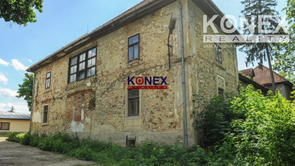 ZAUJÍMAVÁ INVESTIČNÁ PONUKA! Unikátny kaštieľ v obci pri Michalovciach