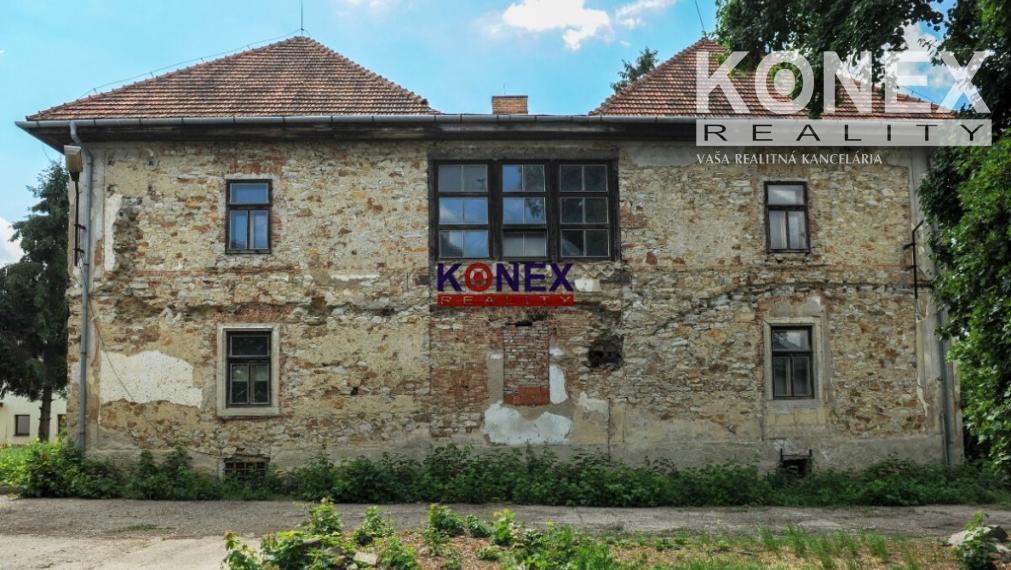 ZAUJÍMAVÁ INVESTIČNÁ PONUKA! Unikátny kaštieľ v obci pri Michalovciach