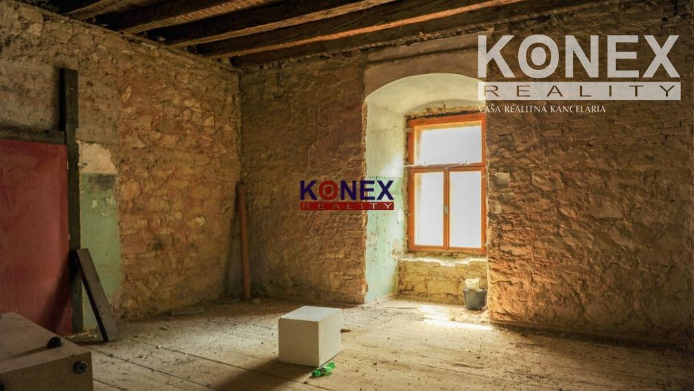 ZAUJÍMAVÁ INVESTIČNÁ PONUKA! Unikátny kaštieľ v obci pri Michalovciach