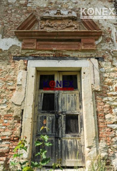 ZAUJÍMAVÁ INVESTIČNÁ PONUKA! Unikátny kaštieľ v obci pri Michalovciach