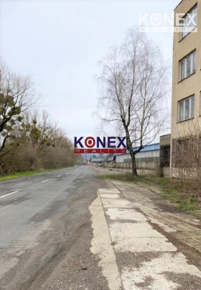 NA PREDAJ! Štvorpodlažná budova v Strážskom