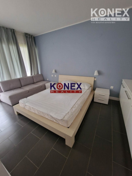 LUKRATÍVNA PONUKA! 2-izbový apartmán s výhľadom na more