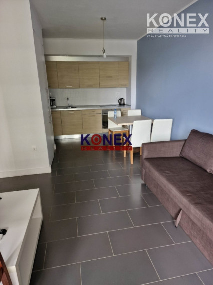 LUKRATÍVNA PONUKA! 2-izbový apartmán s výhľadom na more