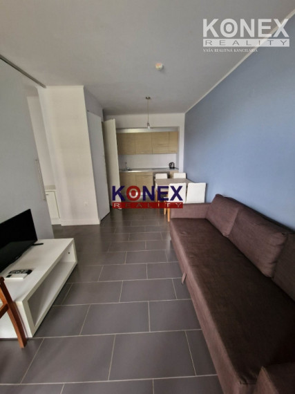 LUKRATÍVNA PONUKA! 2-izbový apartmán s výhľadom na more