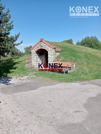 Historická pivnička vo vinohradníckej oblasti – Malá Tŕňa