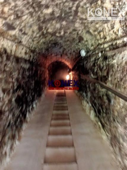 Historická pivnička vo vinohradníckej oblasti – Malá Tŕňa