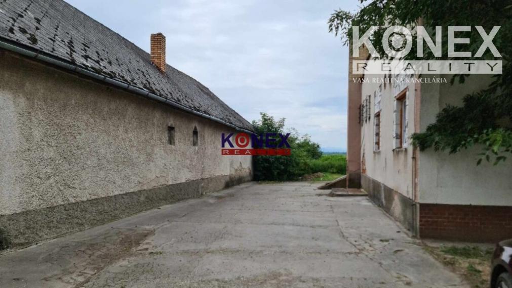 NA PREDAJ! Budova/ obchodný priestor v obci Markovce.