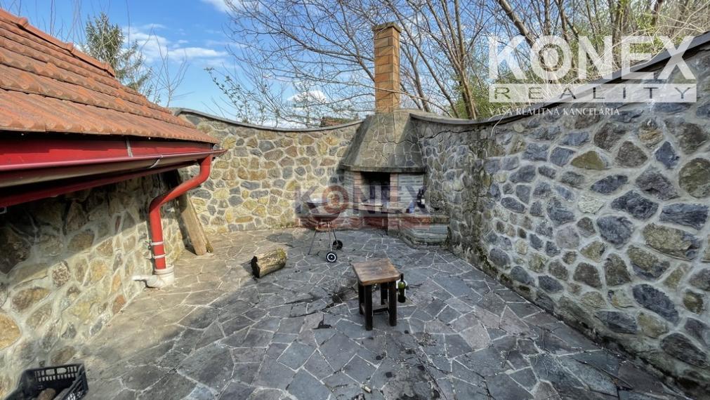 SUPER INVESTÍCIA! 4 rodinné domy v obci Brehov