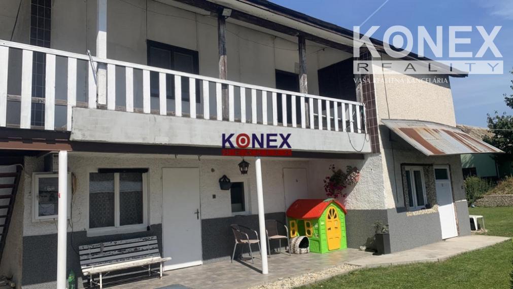 Dva rodinné domy v obci Falkušovce