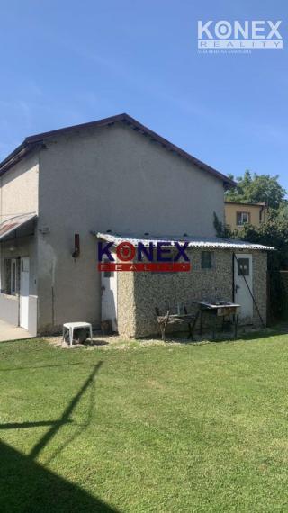 Dva rodinné domy v obci Falkušovce