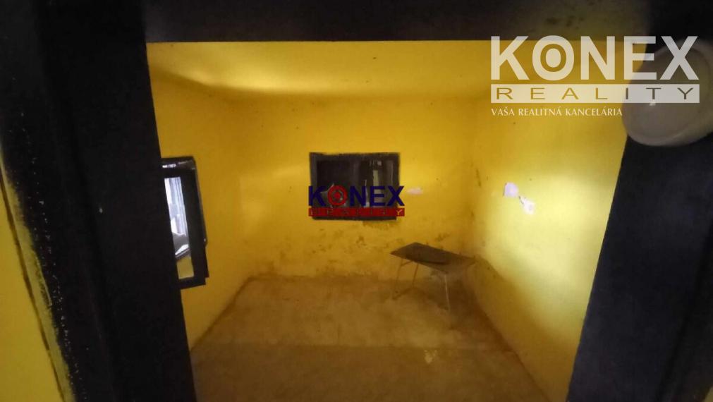 Chatka/Malý murovaný domček pri Kráľovskom Chlmci