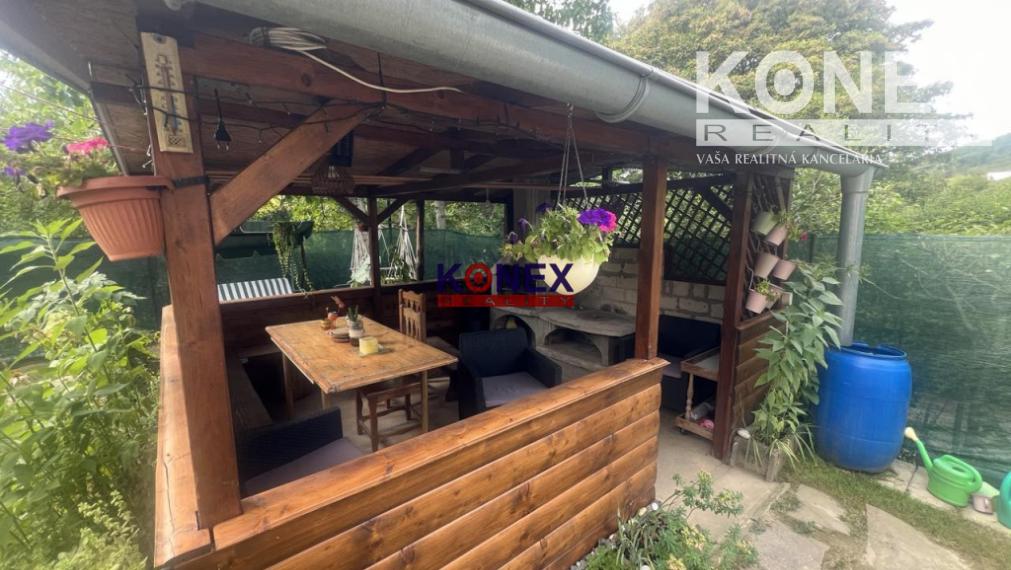 Poschodová rekreačná chata nad Kalužou