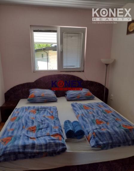 DVOJPODLAŽNÁ CHATA na VINIANSKOM JAZERE!