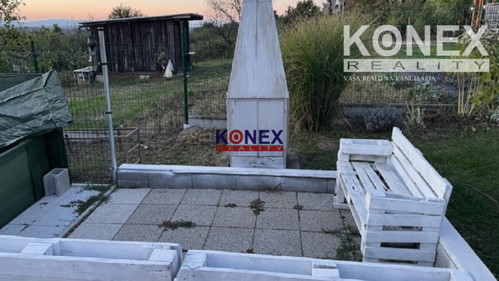 REKREAČNÁ ZÁHRADKA s KARAVANOM NA PREDAJ – KRÁĽ. CHLMEC