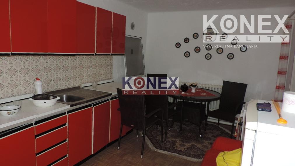 RODINNÝ DOM – štvorec v krásnej obci SIRNÍK