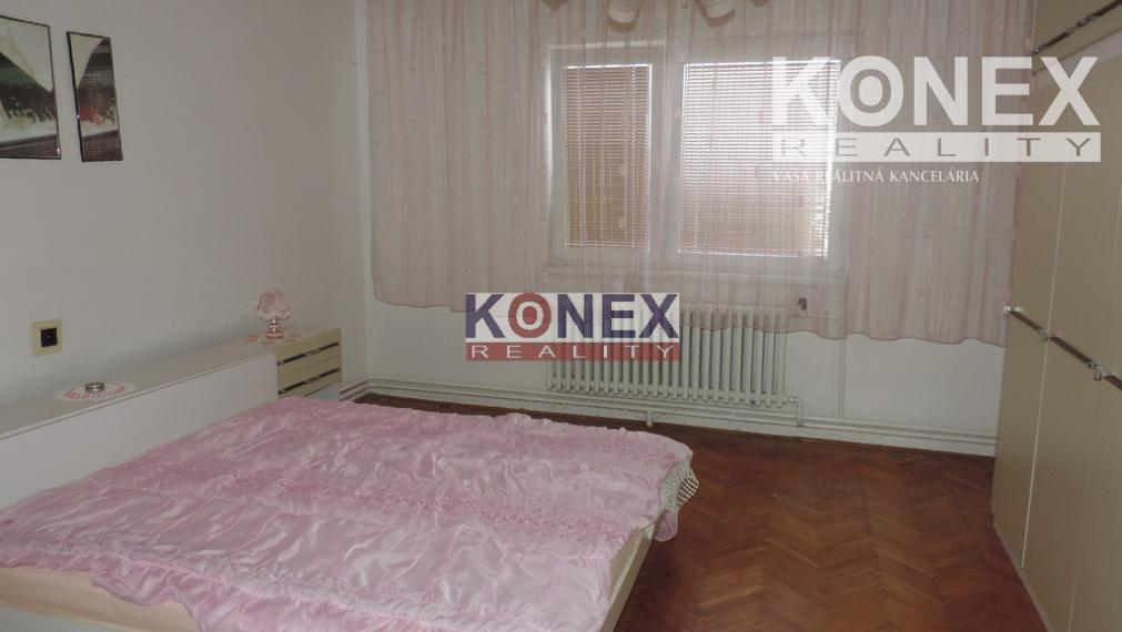 RODINNÝ DOM – štvorec v krásnej obci SIRNÍK