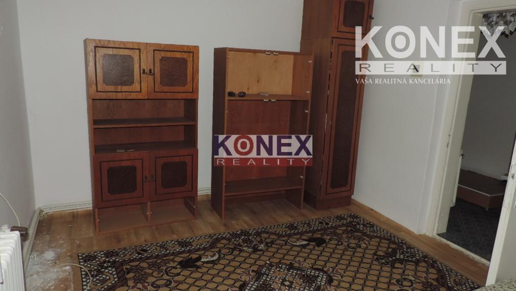 RODINNÝ DOM – štvorec v krásnej obci SIRNÍK