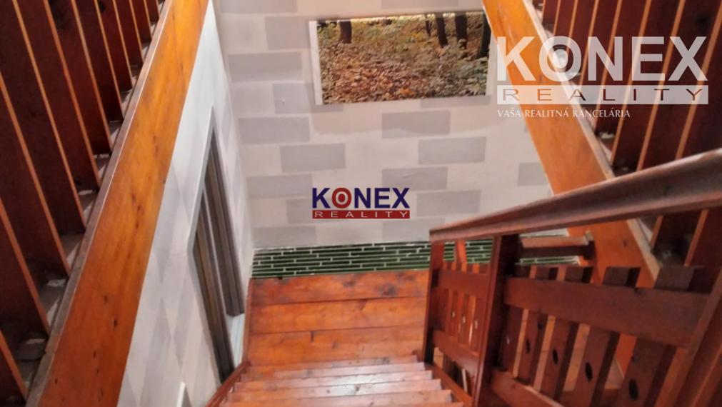 NA PREDAJ! POSCHODOVÝ RODINNÝ DOM v obci ZATÍN