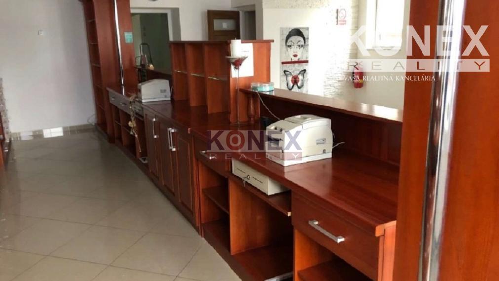 NA PRENÁJOM! Priestory lekárne v polyfunkčnom objekte - SNINA