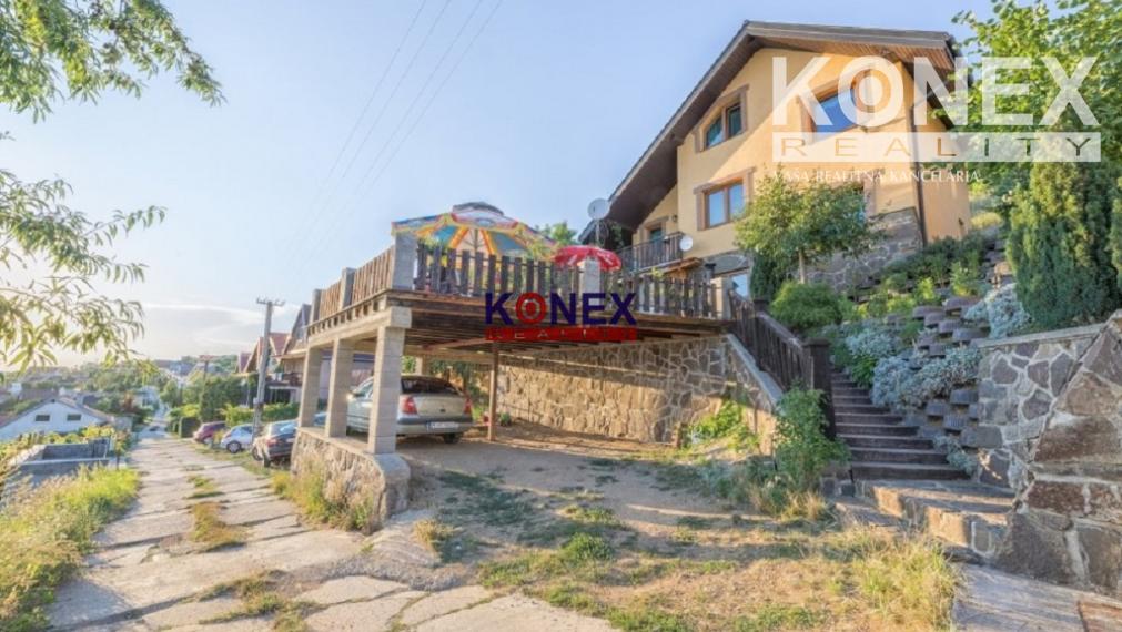 NOVINKA! Priestranná murovaná chata na ŠÍRAVE