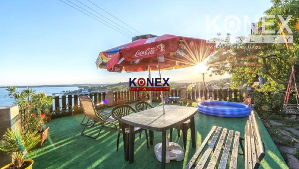 NOVINKA! Priestranná murovaná chata na ŠÍRAVE