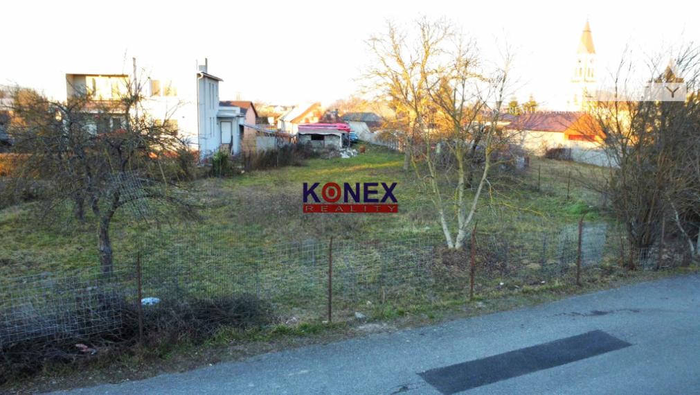 NOVINKA Krásny rovinatý pozemok v obci Sačurov