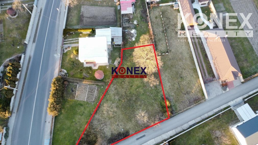 NOVINKA Krásny rovinatý pozemok v obci Sačurov