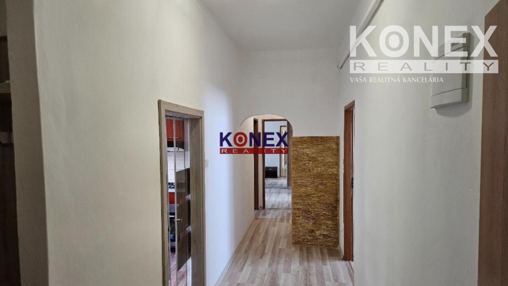 NA PREDAJ: 3-izbový byt v centre Michaloviec – Námestie osloboditeľov