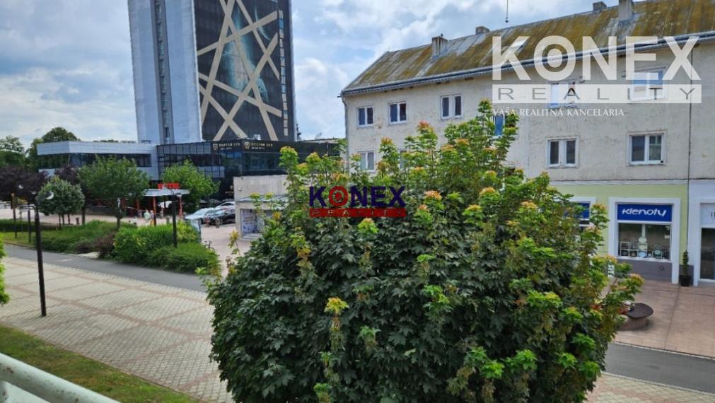 NA PREDAJ: 3-izbový byt v centre Michaloviec – Námestie osloboditeľov