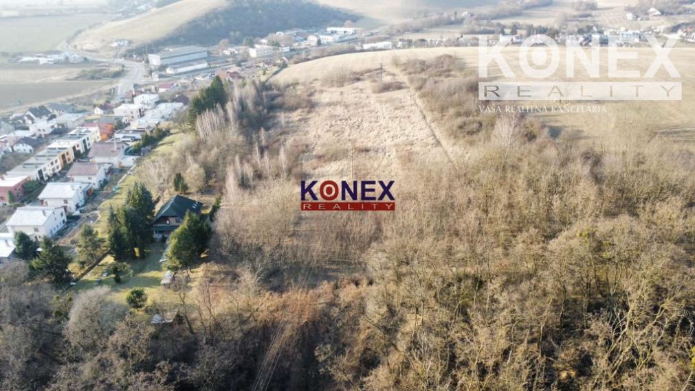 Rozľahlý pozemok (4846 m²) v intraviláne VRANOVA N/TOPĽOU