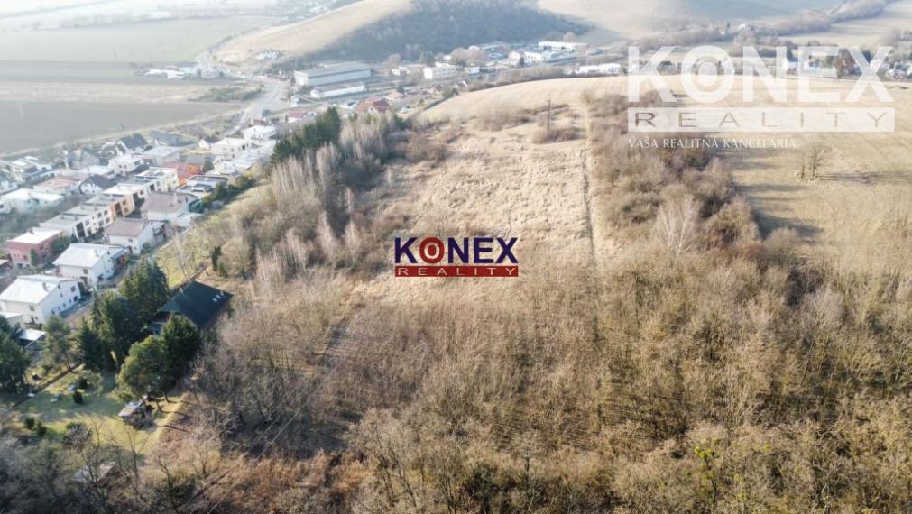 Rozľahlý pozemok (4846 m²) v intraviláne VRANOVA N/TOPĽOU