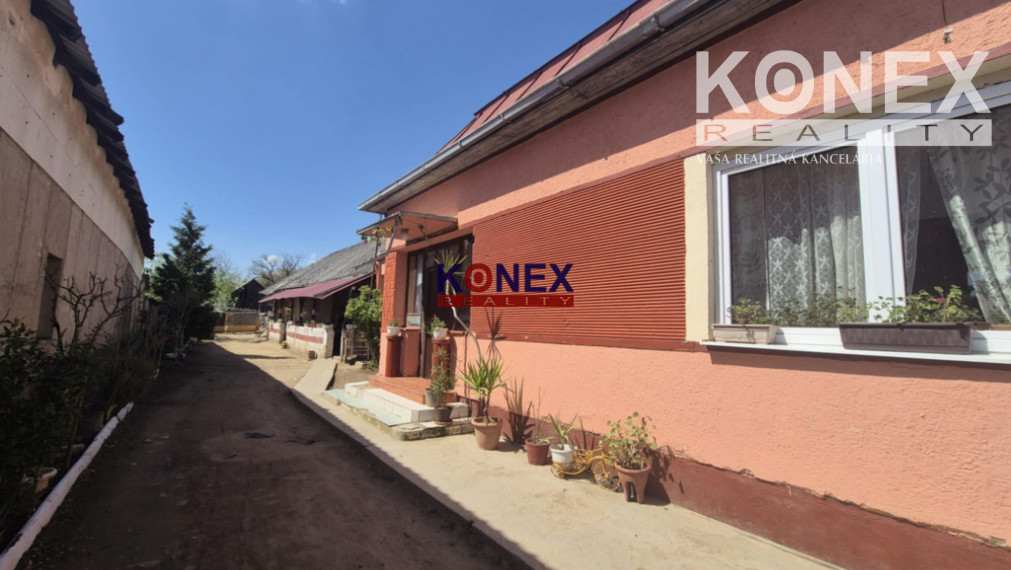 Na predaj priestranný rodinný dom v obci Drahňov