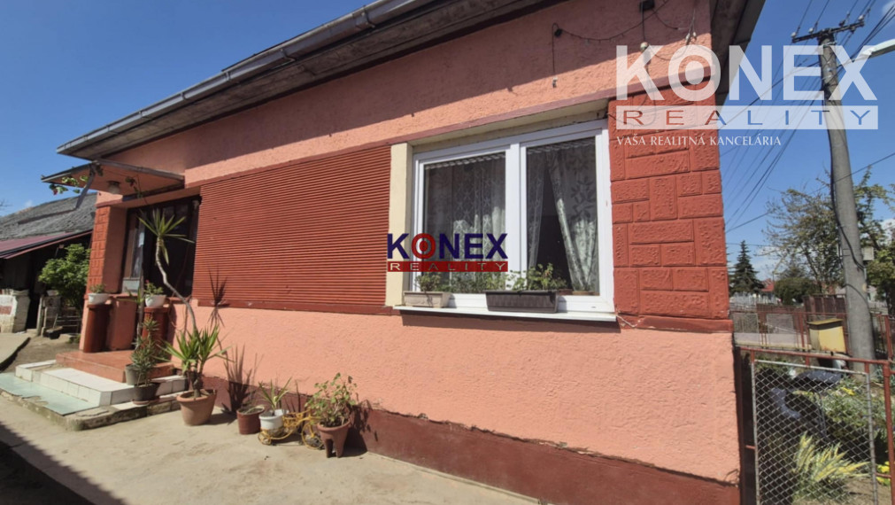 Na predaj priestranný rodinný dom v obci Drahňov