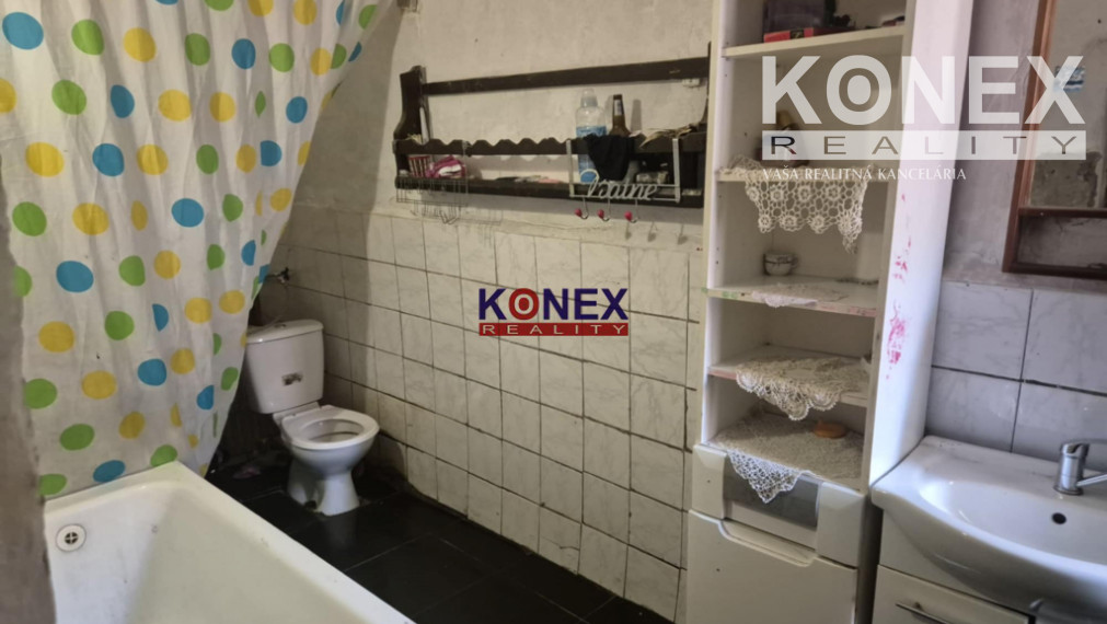 Na predaj priestranný rodinný dom v obci Drahňov