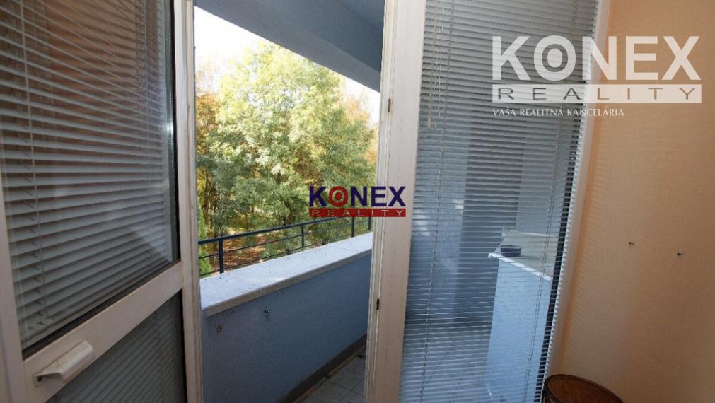 NA PREDAJ 2-izbový byt na Palárikovej ul. v Snine