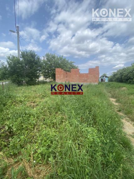 Malý domček, rozostavaná stavba a pozemok – BEŽOVCE