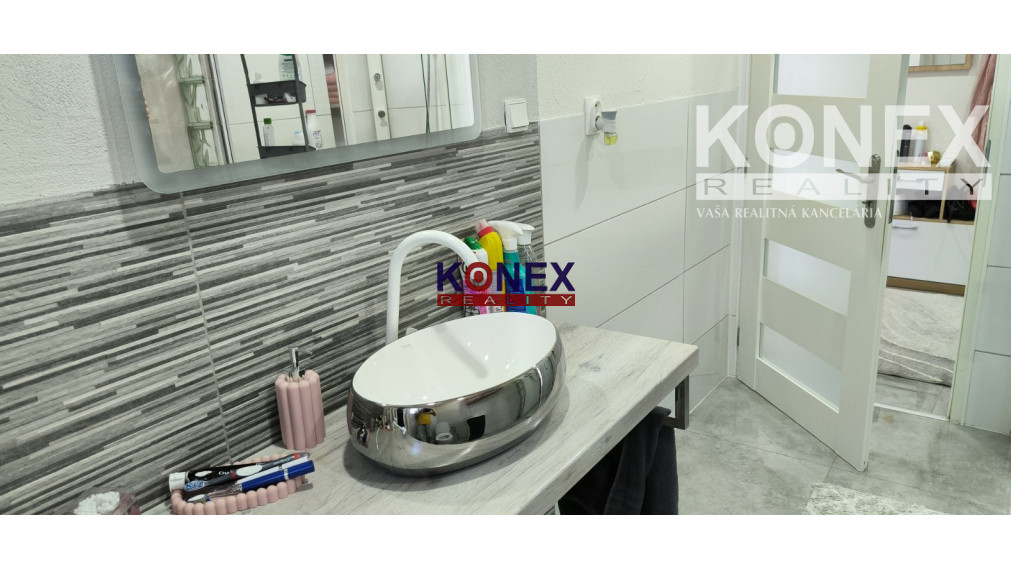 Rodinný dom po komplet rekonštrukcii v obci HRAŇ