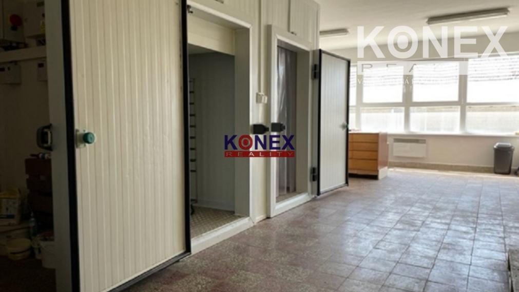 NA PREDAJ – obchodný priestor v obci RAD