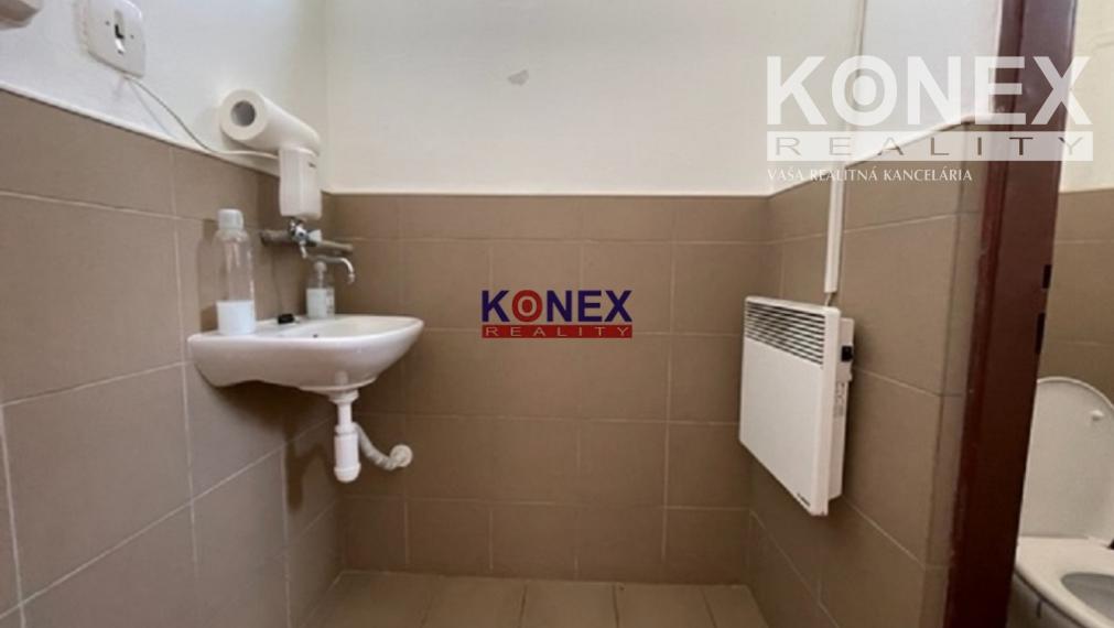 NA PREDAJ – obchodný priestor v obci RAD