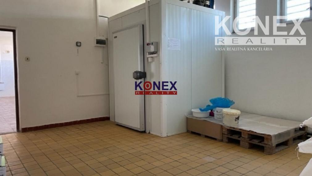 NA PREDAJ – obchodný priestor v obci RAD